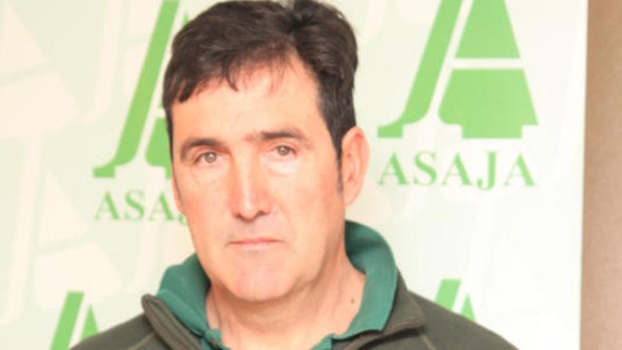 César Hernández, agricultor de Vadillo de la Guareña, ayer en la sede de Asaja.