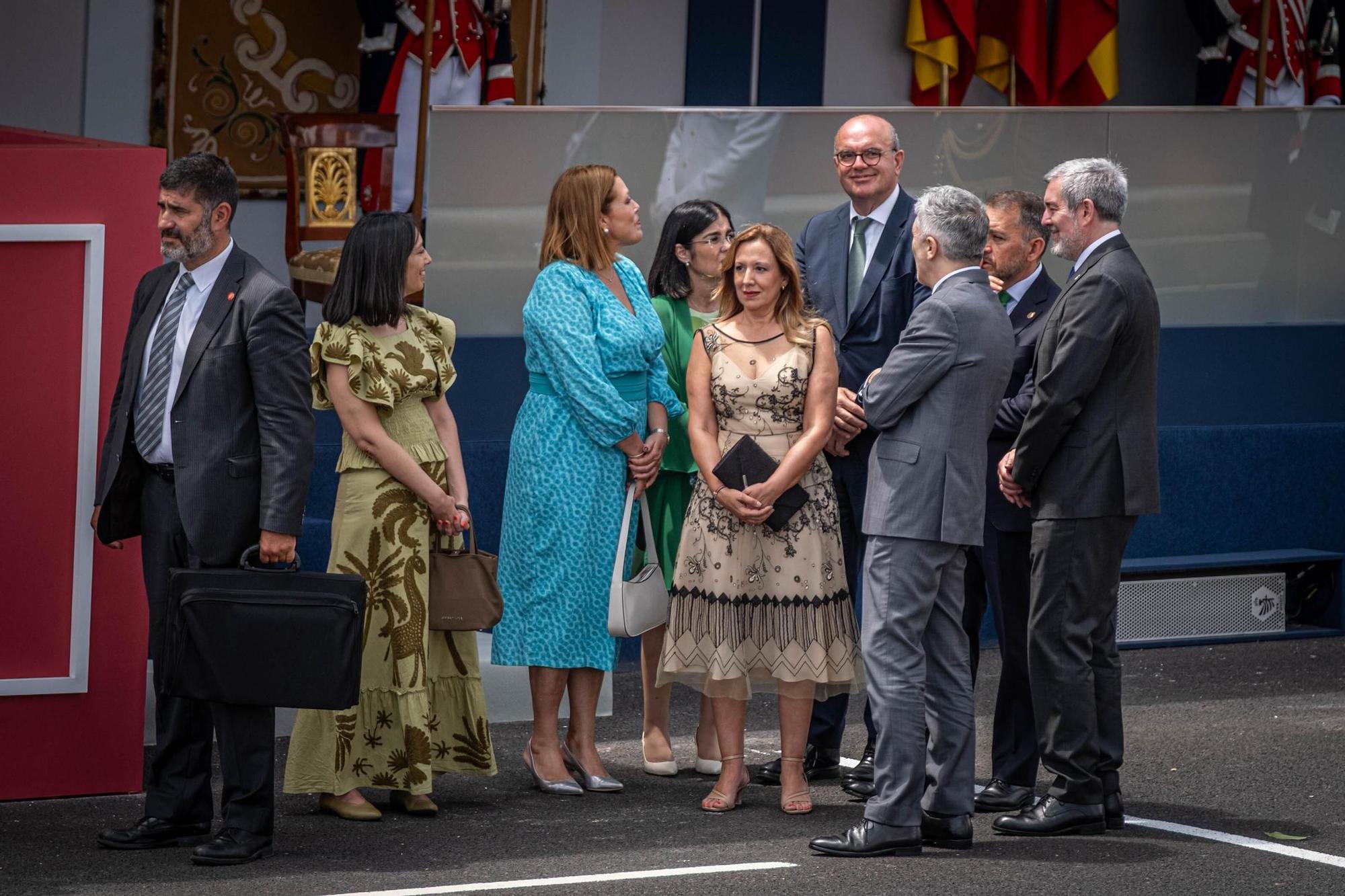 Las mejores imágenes del desfile militar de las Fuerzas Armadas en Tenerife con la presencia de Sus Majestades los Reyes