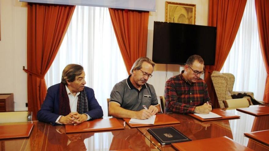 Firma del convenio entre el Ayuntamiento de Zamora y la UNED.