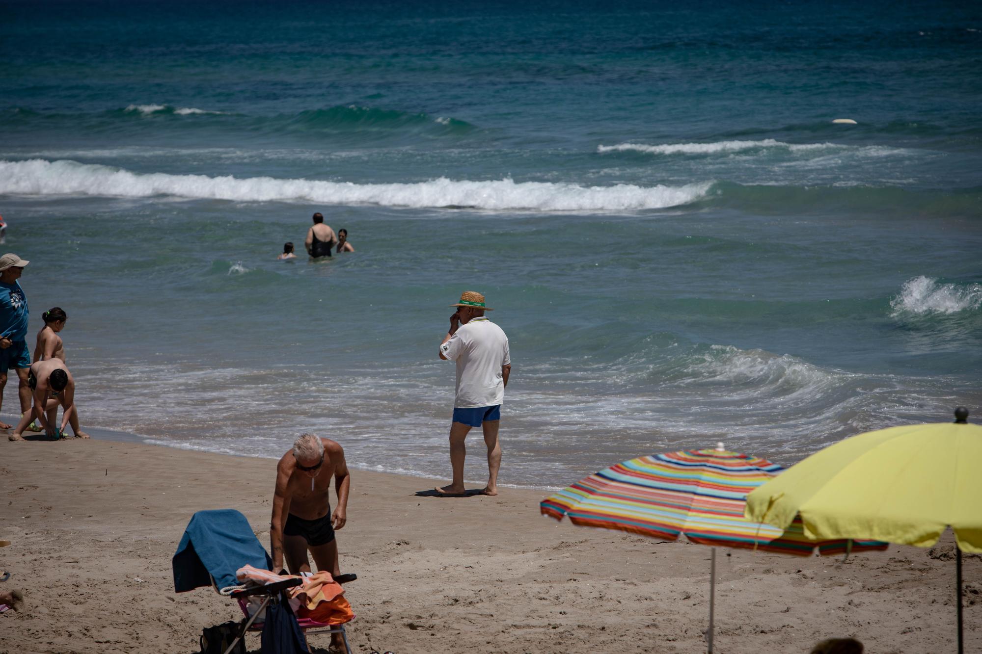 Así están las playas de La Manga durante el puente por el Día de la Región