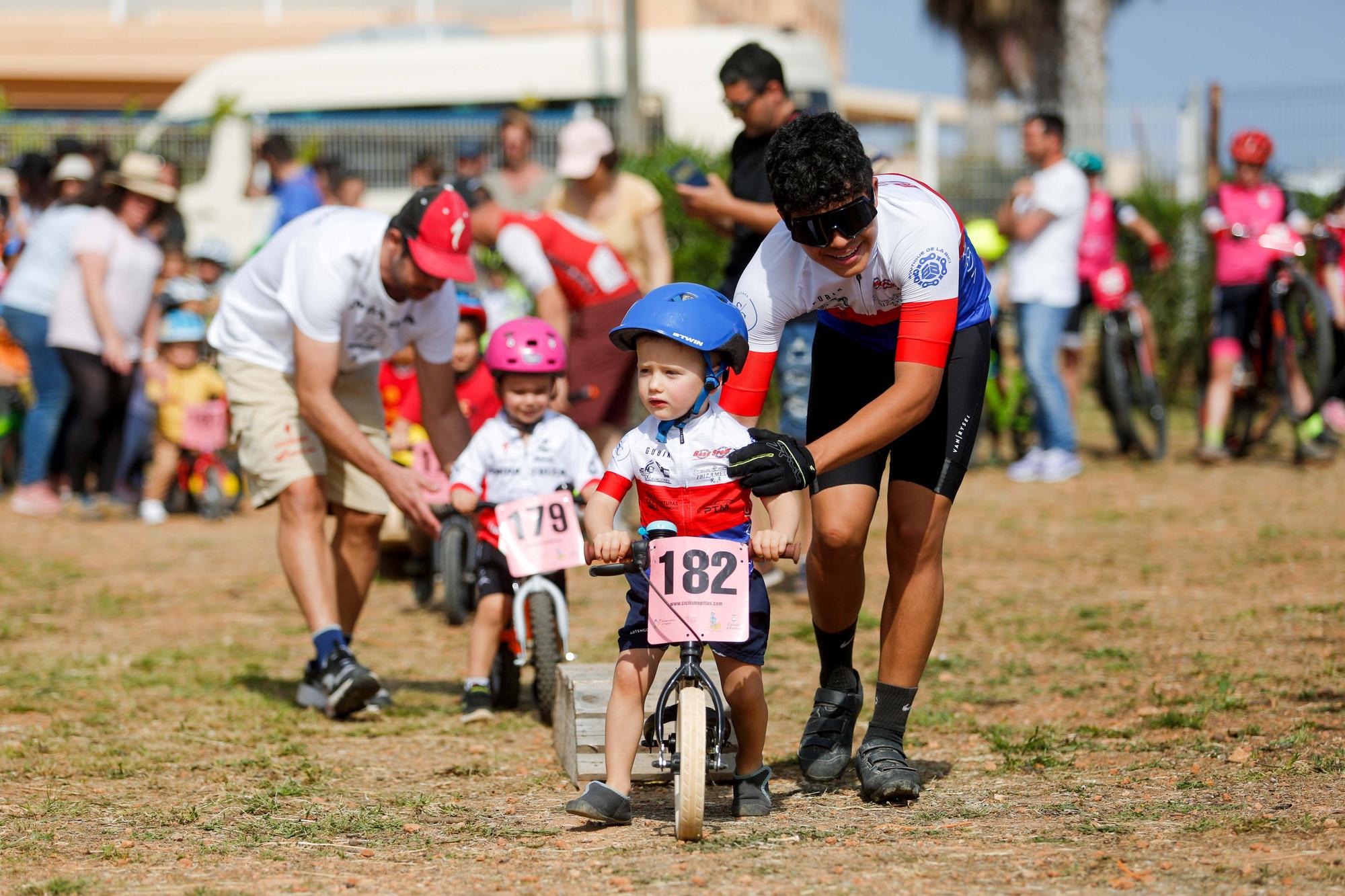 Los más pequeños de Ibiza aprenden a manejar con Bicykids