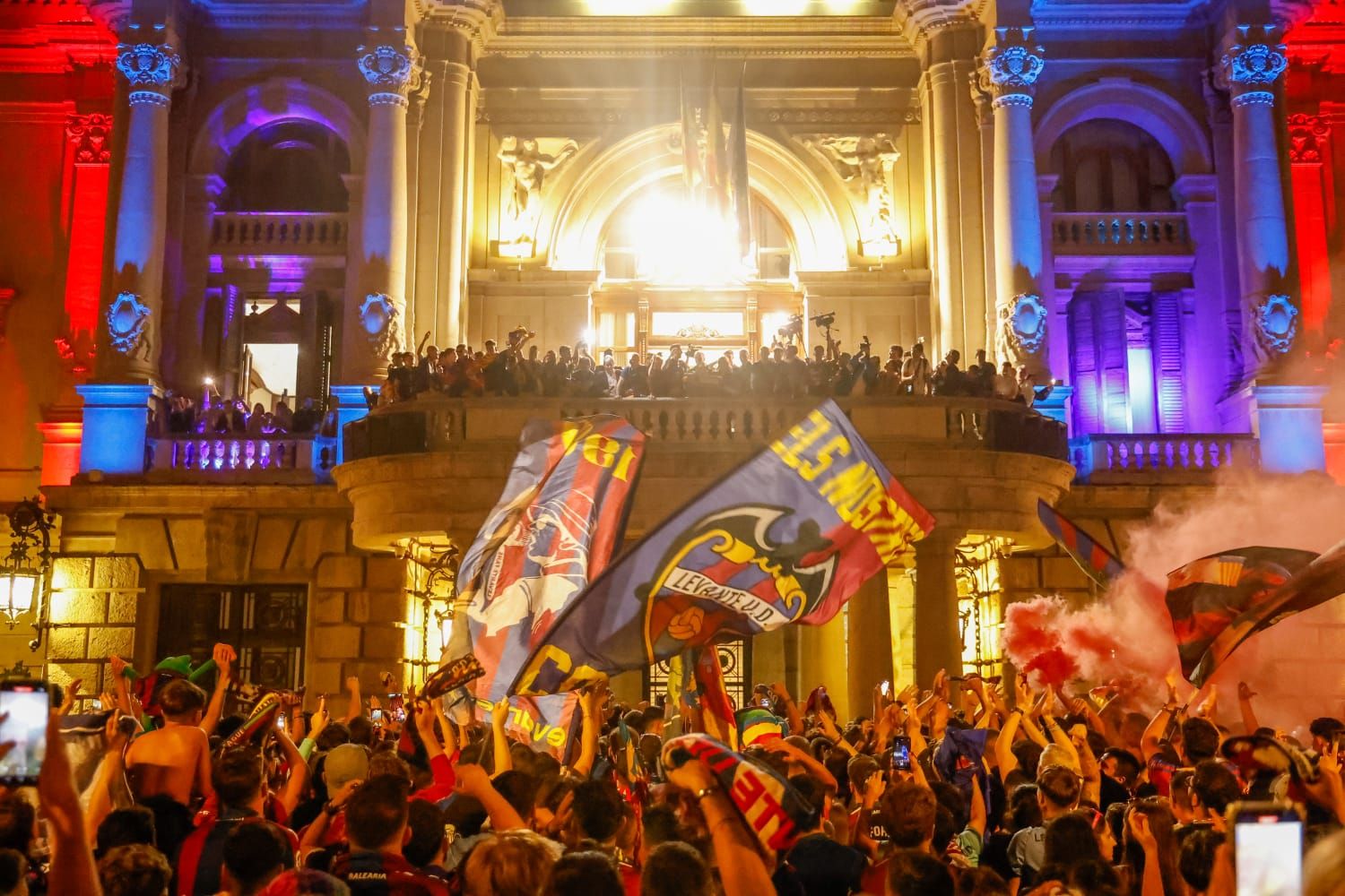 Todas las fotos de la rúa del Levante UD por su ascenso a Primera División