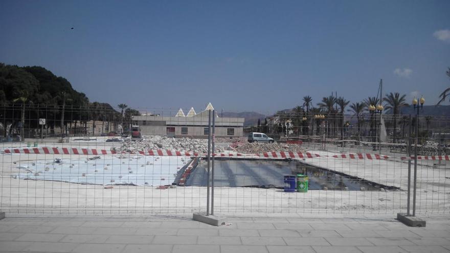 Estado de la zona donde estaban los quioscos del muelle.