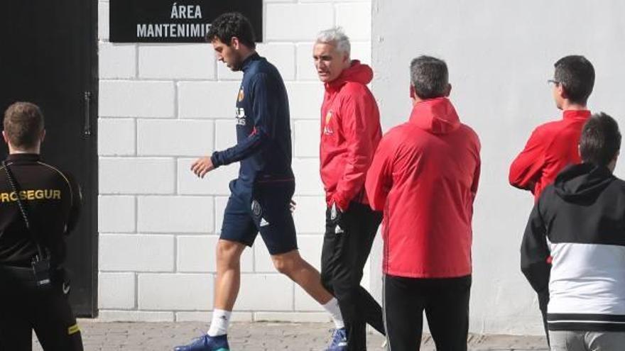 Dani Parejo, ayer por la mañana, en la salida al campo de entrenamiento en la ciudad deportiva.