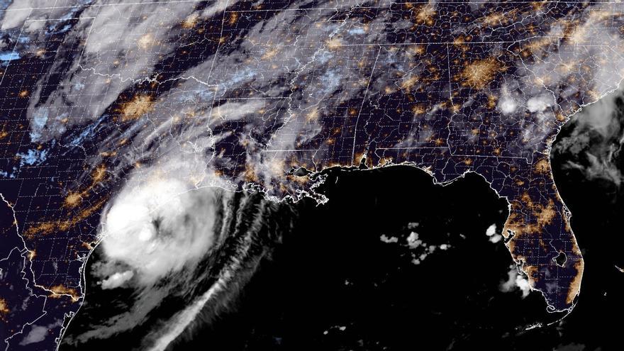 Beryl, ya reducido a tormenta tropical, deja 4 fallecidos a su paso por Texas