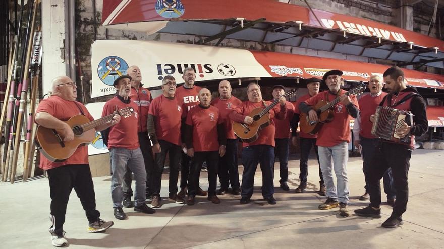 La Maruxía estrena un himno para volar sobre el mar