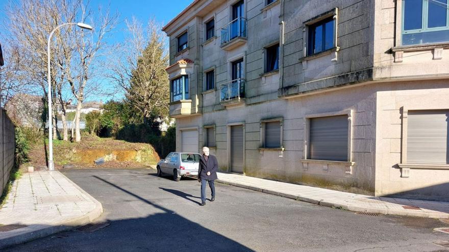 El Concello de Vila de Cruces adquiere el terreno en litigio de la rúa Manuel Iglesias