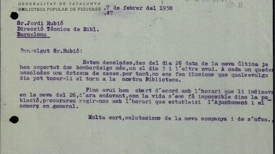 La Biblioteca de Figueres inventaria el fons epistolar històric per fer-lo accessible