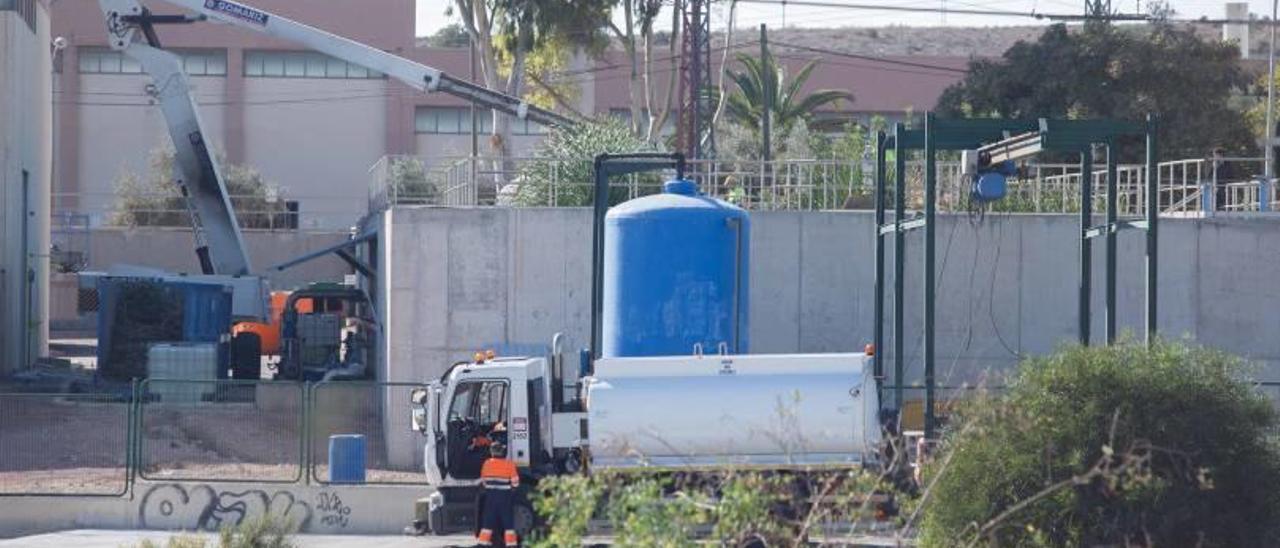 La planta depuradora de Rincón de León ha sido clave para llevar agua de regadío a una parte de las explotaciones del Medio Vinalopó.