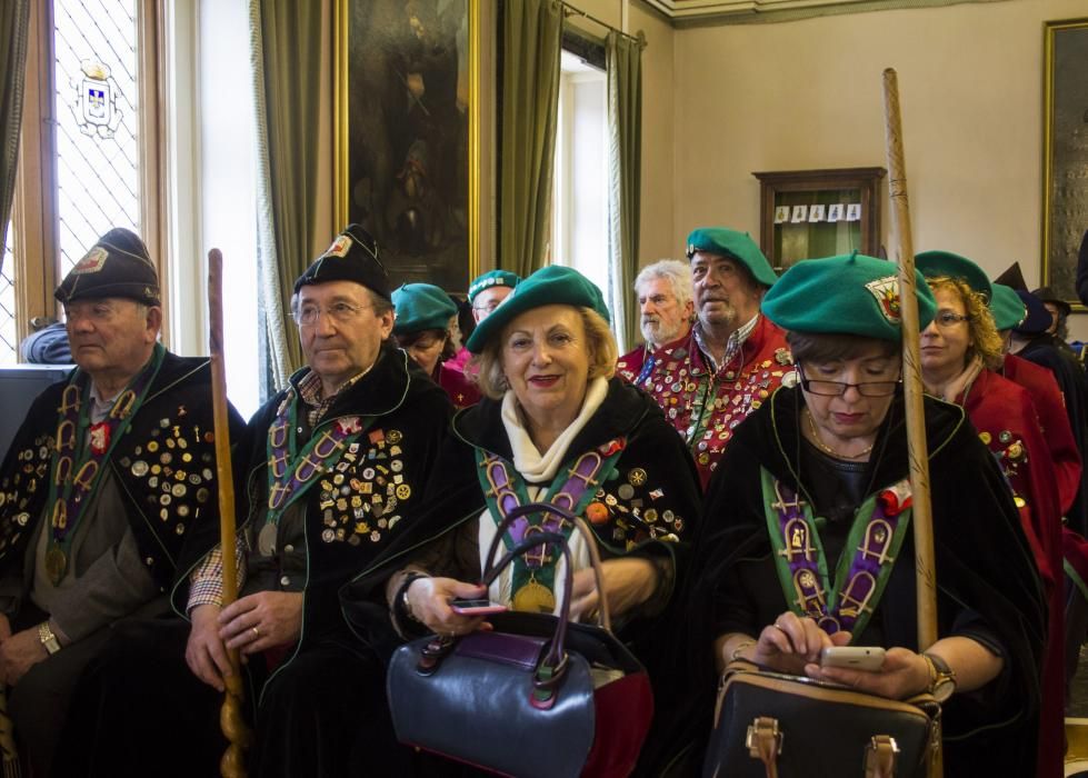 Acto de las cofradías en el Ayuntamiento de Oviedo