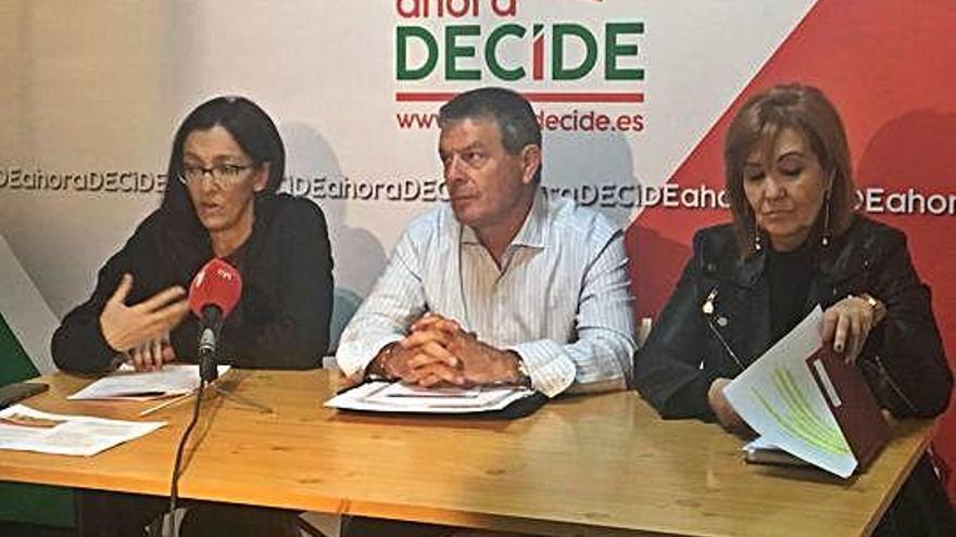 Los responsables de Ahora Decide, durante su comparecencia.