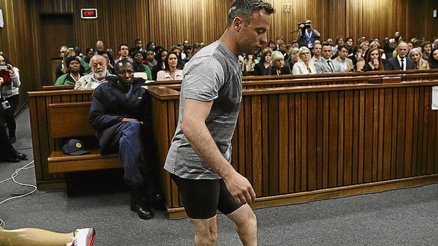 Pistorius, sobre sus muñones en el juicio