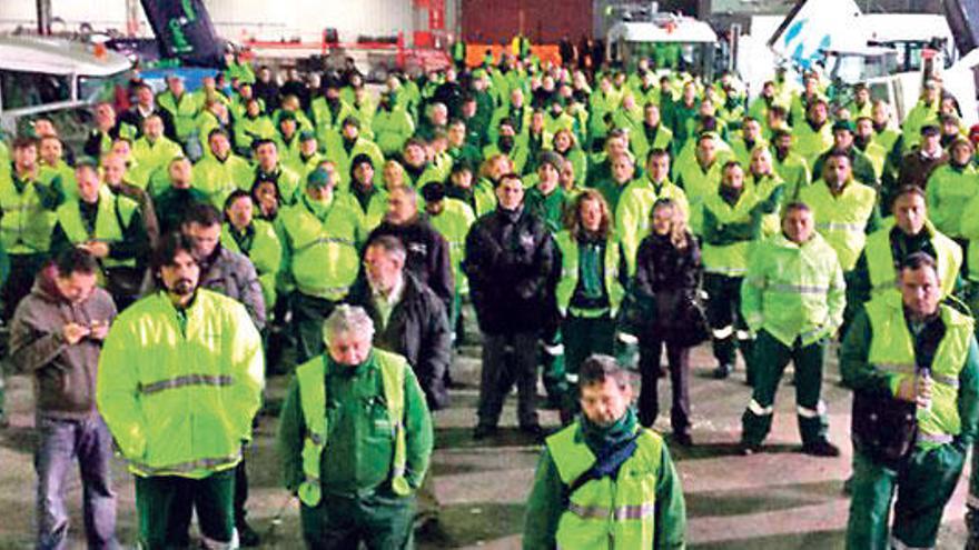 Trabajadores de Medio Ambiente en la asamblea del pasado jueves.