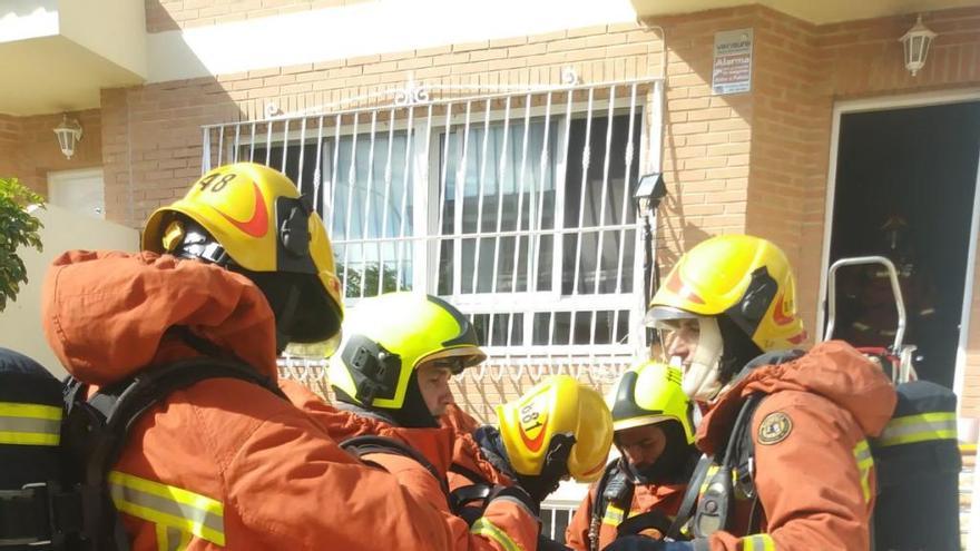 Un incendio afecta a la cocina de una vivienda en Gandia