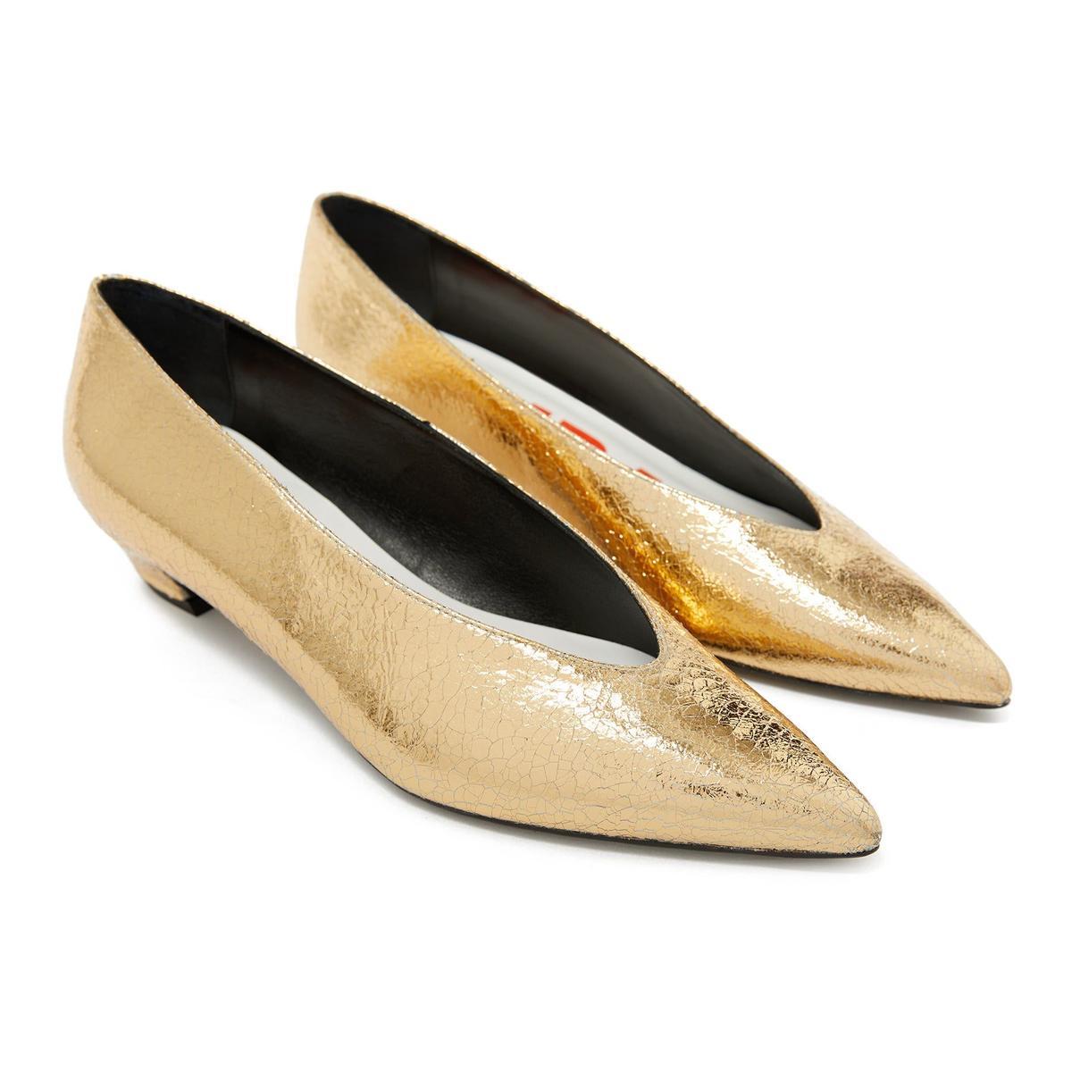 Zapatos dorados de Bimba y Lola (Precio: 165 euros)