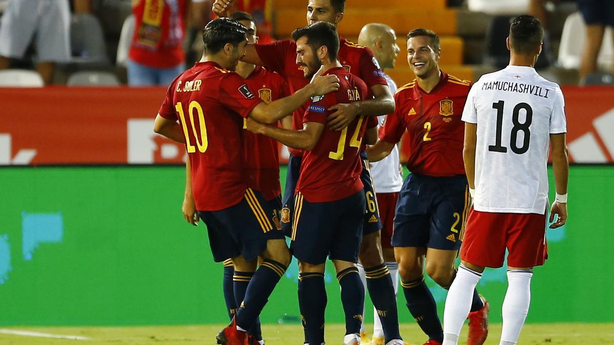 España celebra uno de los goles endosados a Georgia