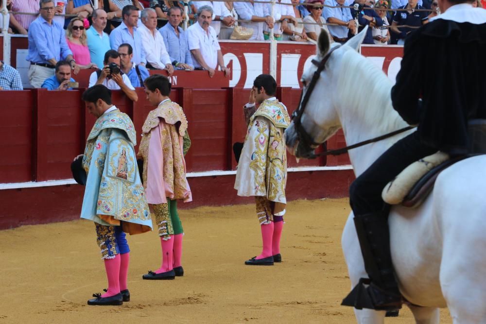 El mal juego de las reses de Domecq condicionó una corrida en la que sólo destacó Ginés Marín y en la que los hermanos Rivera Ordóñez tuvieron una actuación discreta