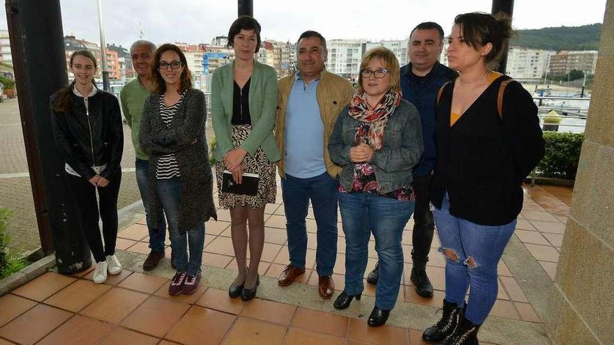 Miembros del BNG local, junto a la portavoz nacional, Ana Pontón y a la diputada, Montse Prado. // G.S.