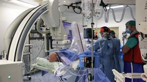 Bellvitge realitza una intervenció pionera al món a un cor trasplantat