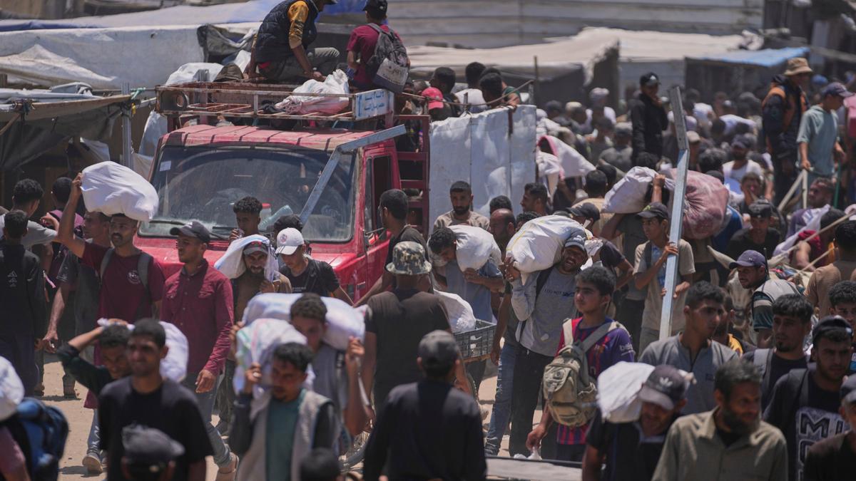 Un reparto de ayuda de la Fundación Humanitaria para Gaza, este miércoles en Rafah.