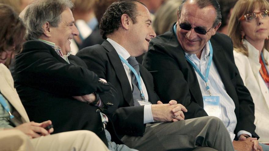 Rus, Ripoll y Carlos Fabra, en el congreso del PP en Feria Valencia.