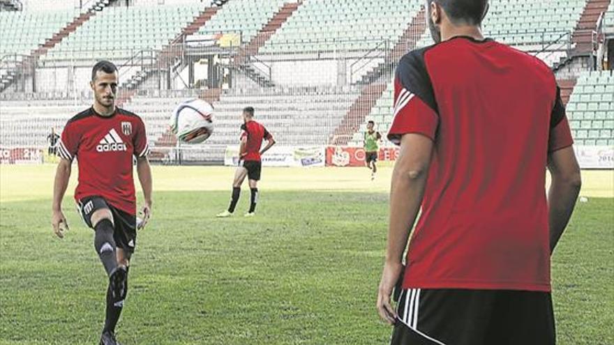 El Mérida tira de fondo de armario