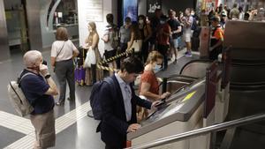 Satisfacció a mitges al metro: «¿Per què no és gratis com a Rodalies?»