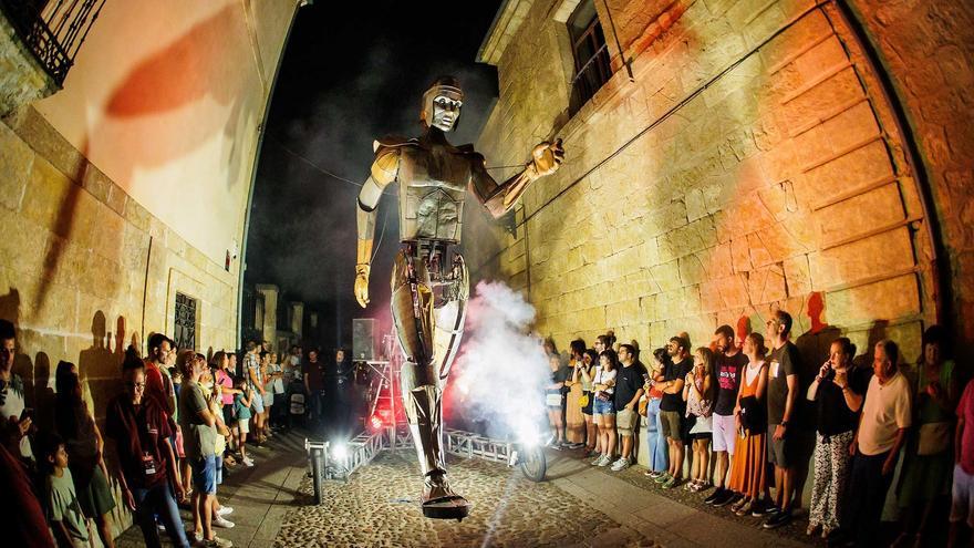 Un colosal Aquiles recorrerá Redondela en el Festival Internacional de Títeres