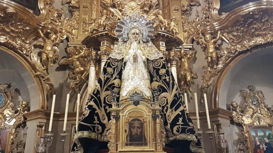 La Soledad de Santa María, entronizada en el altar mayor durante el triduo litúrgico