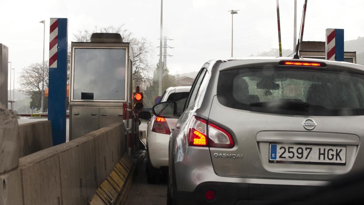La placa puede dañarse o caerse mientras conduces