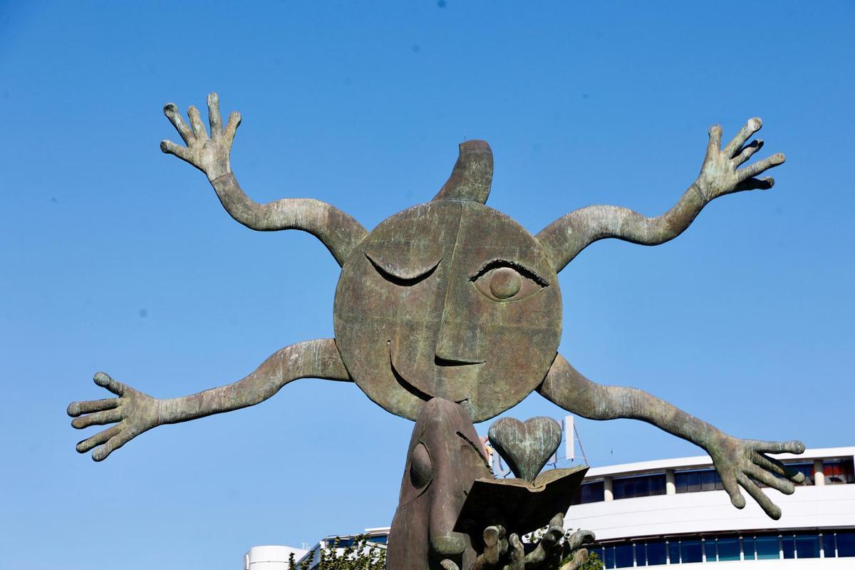 Detalle del brazo roto.