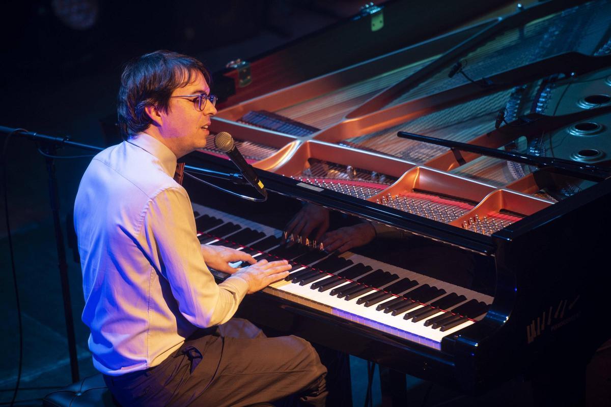 El solsoní Eduard Gener va estrenar divendres al Kursaal  de Manresa el seu sisè disc, ‘Cardener’