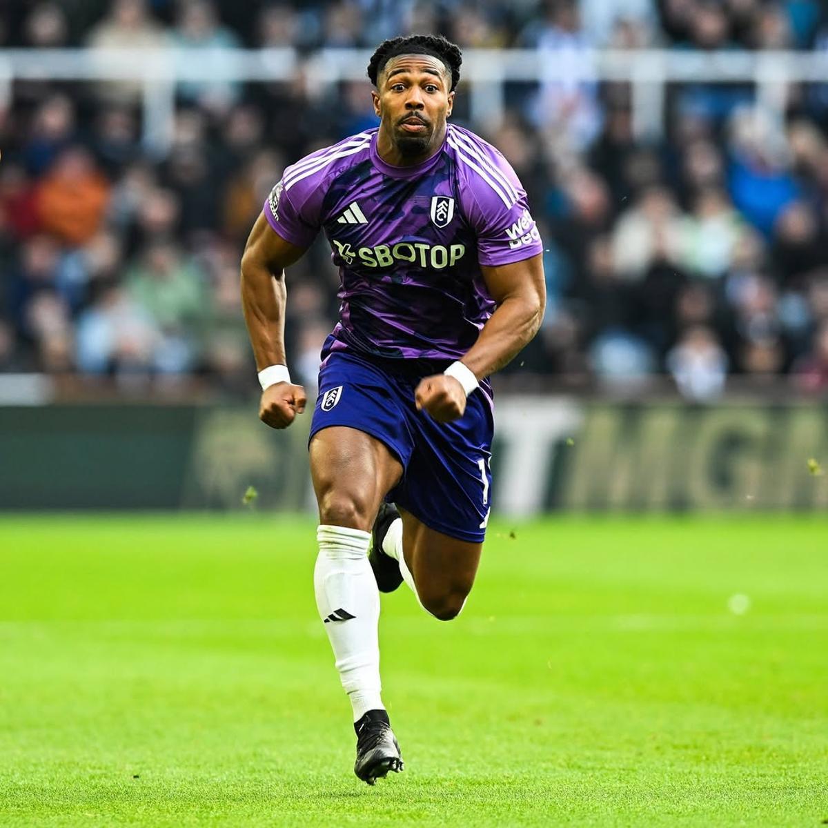 Adama Traoré, durante un partido con el Fulham