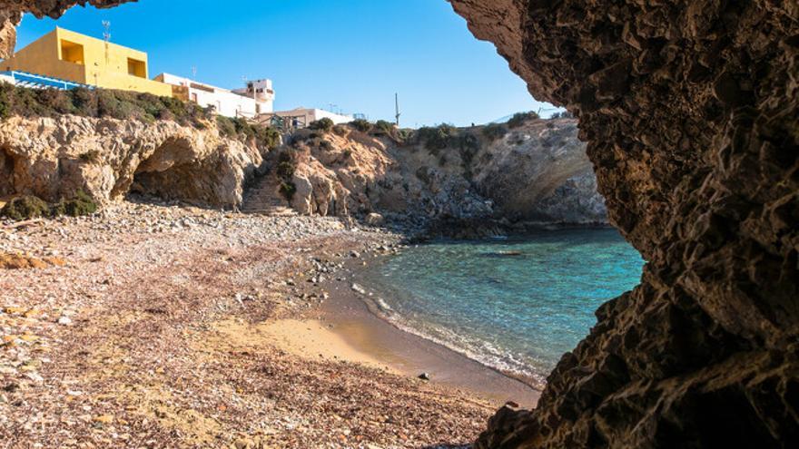 La isla de Tabarca aguarda algunos rincones mágicos donde disfrutar de la tranquilidad de sus playas