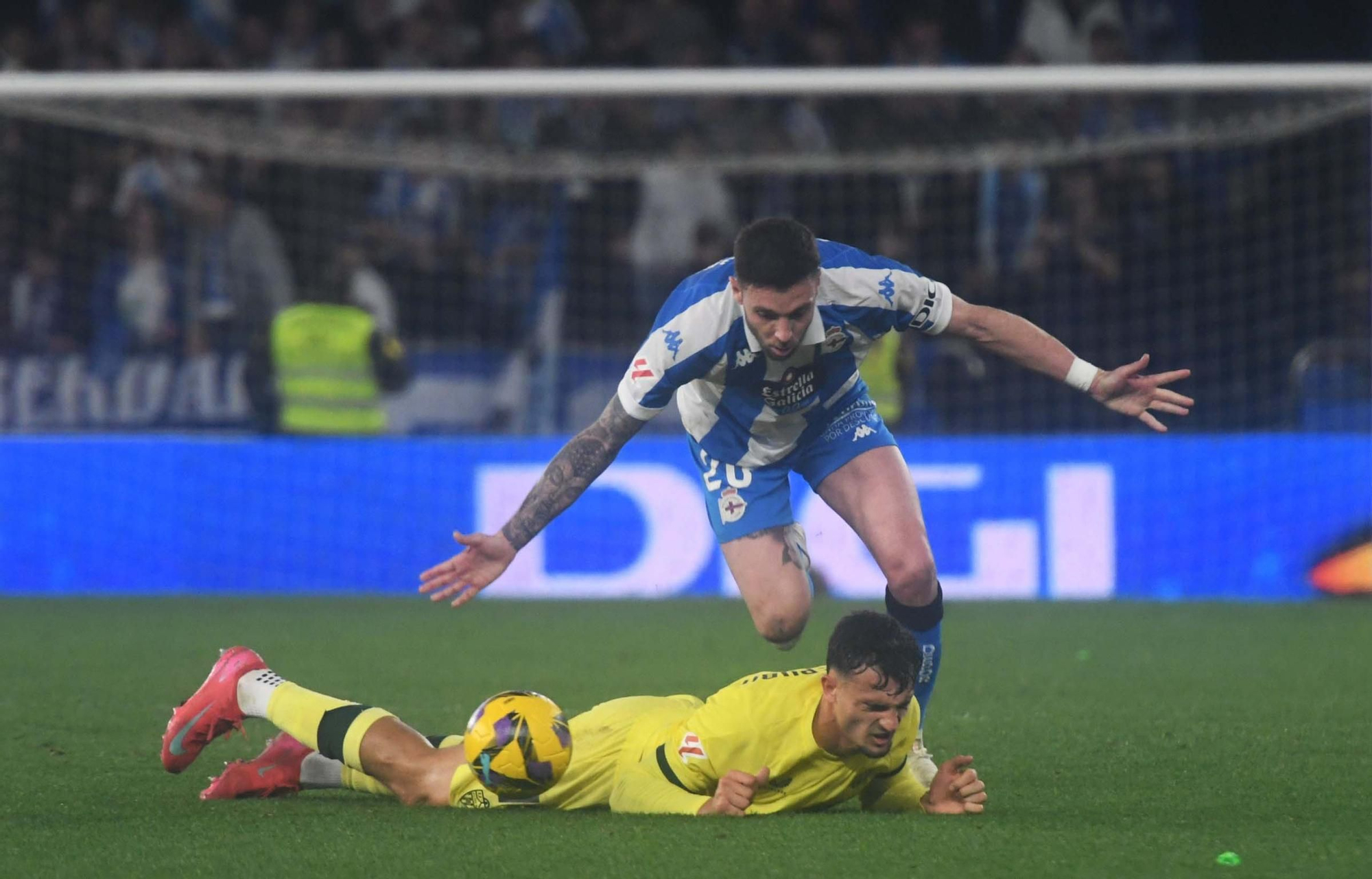 El Deportivo doblega al Almería en Riazor (3-1)