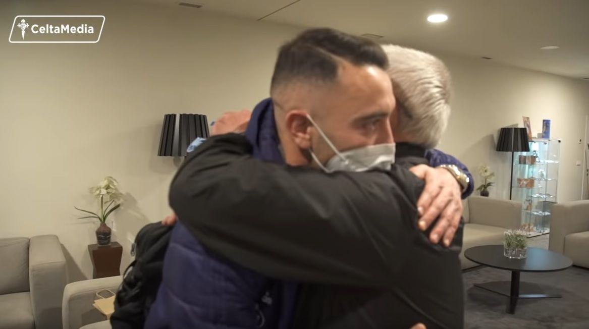 Un abrazo emocionado entre ambos, y "¡suerte para mañana!"