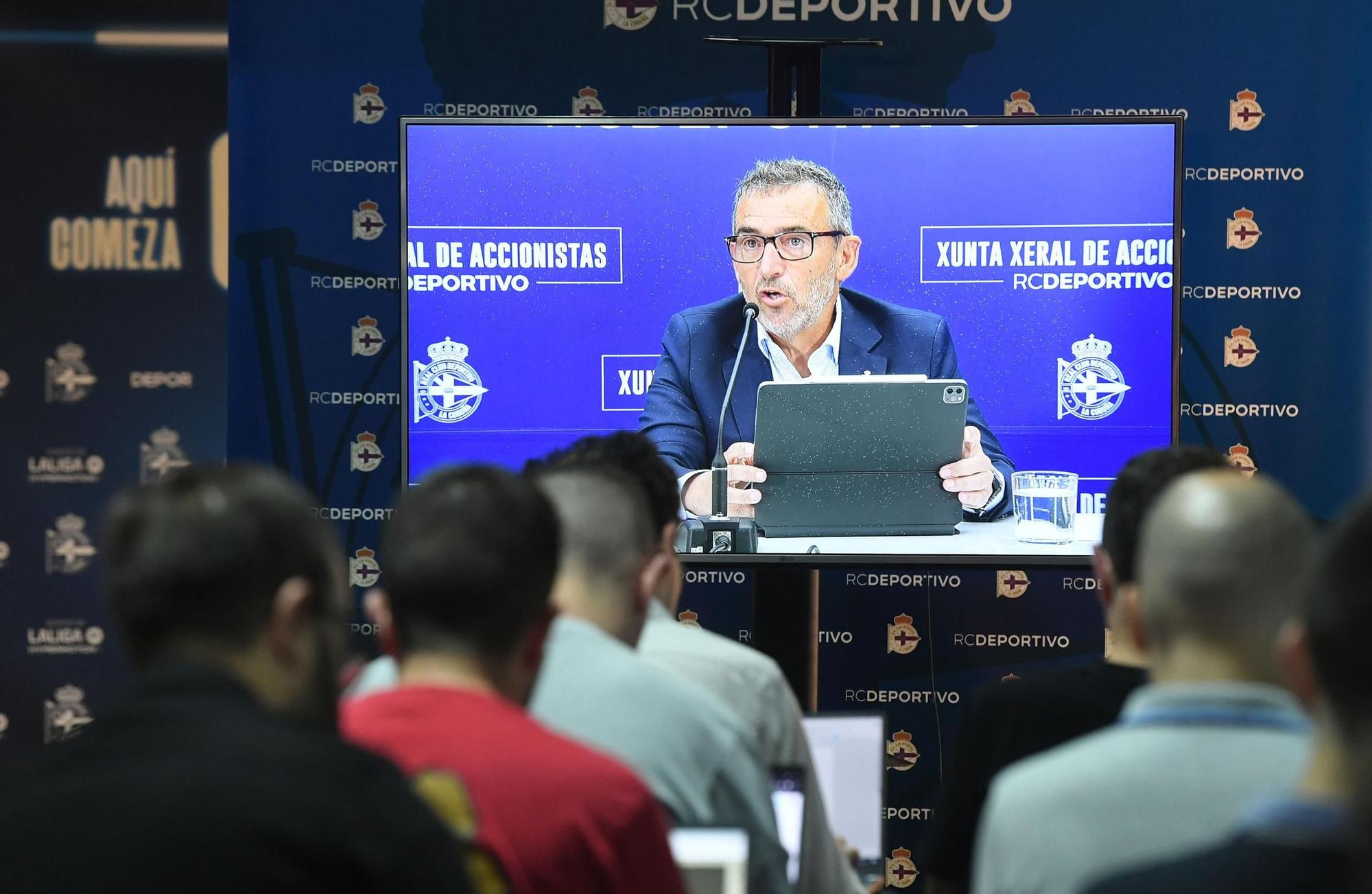 El presidente del Deportivo anuncia en la junta su salida del club