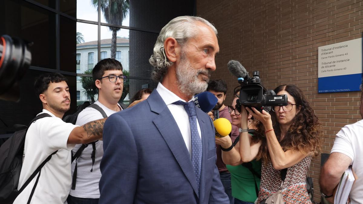El abogado del PSOE cuestiona la declaración del vicesecretario del Ayuntamiento de Alicante en el caso Les Naus