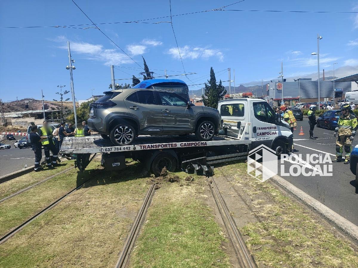 Choque de una grúa con un tranvía en Taco