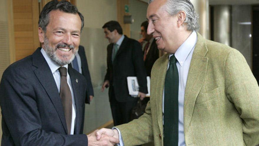 Agustín Hernández y el presidente de Renfe, Julio Gómez-Pomar.  // Xoán Álvarez