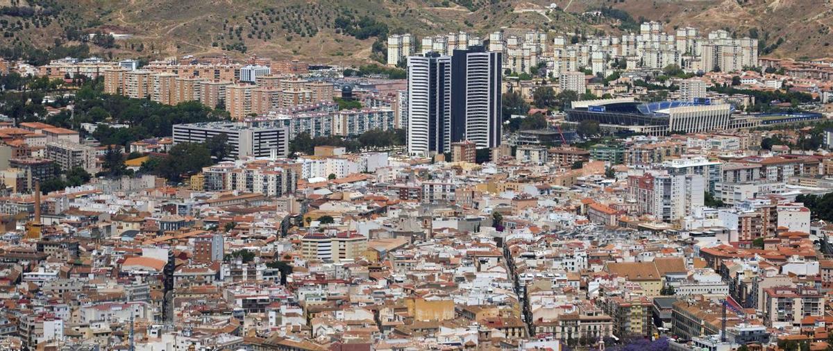 Vista aérea de Málaga, que ya alberga más de 314.000 unidades catastrales urbanas.