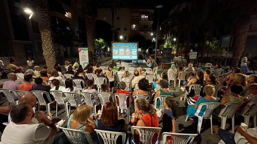 Una de las proyecciones de cine en la calle en Alicante