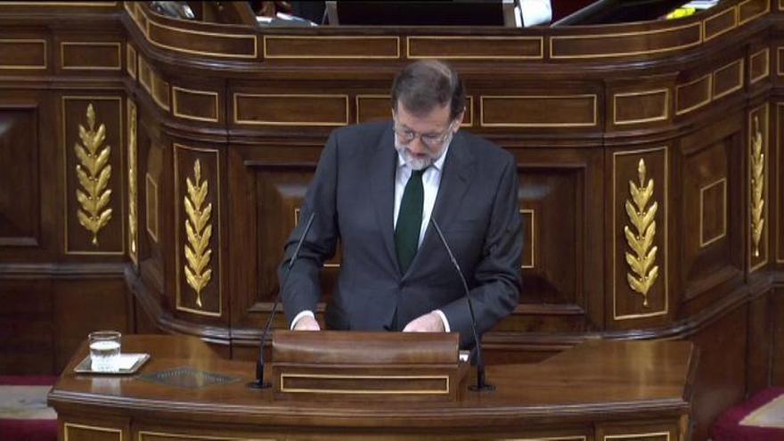 Rajoy se despide felicitando a Sánchez y deseándole suerte