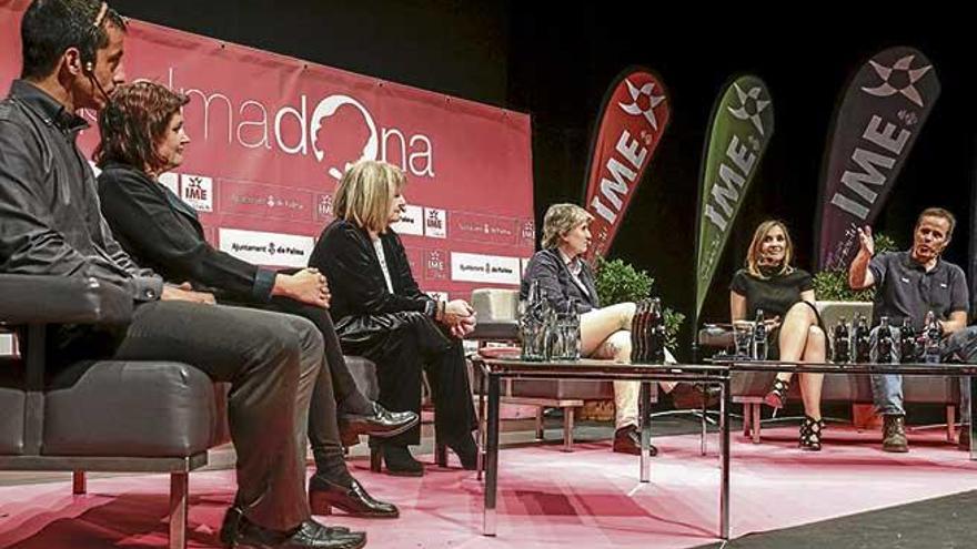 Pedro Fullana, Julia Luna, Mari Carmen Izquierdo, Paloma del Río, Rocío Martínez y Paco Grande (de izq a der), ayer en Palma.