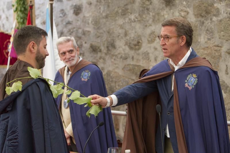 Tras seis meses en el cargo, Samuel Lago se convirtió ayer en nuevo Cabaleiro do Albariño. Fue nombrado por Núñez Feijóo, que le recordó sus orígenes en el municipio coruñés de Muxía.