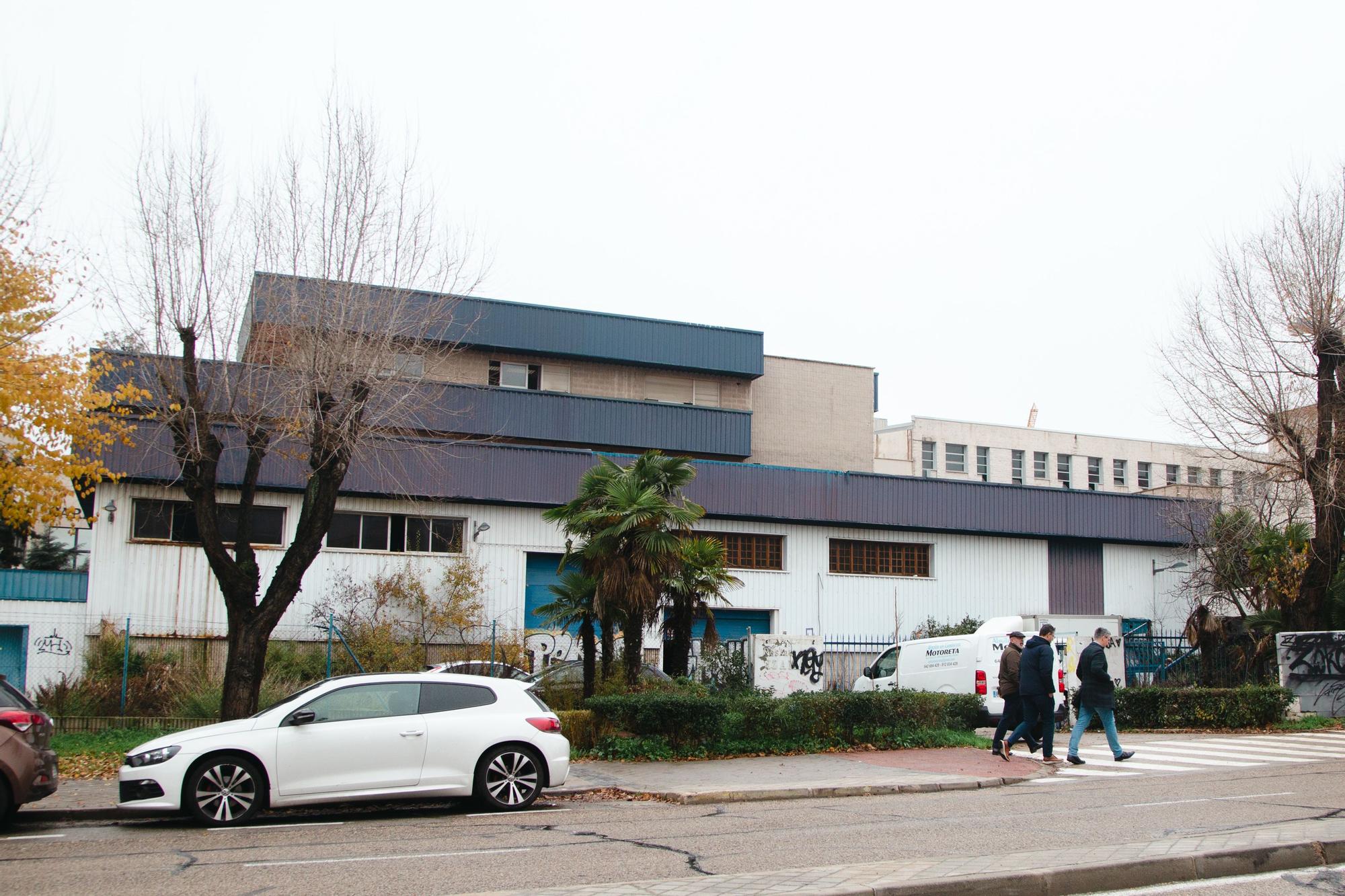 El exterior del edificio donde antiguamente estaba la marisquería Izamar de San Sebastián de los Reyes.