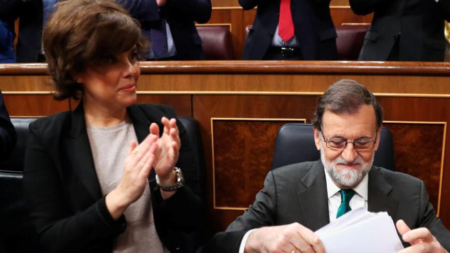 Santamaría, junto a Rajoy en el Congreso.
