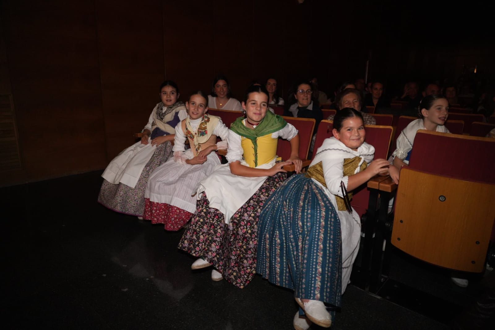 Les purissimeres de Vila-real anuncien la seua festa en la tradicional 'Velaeta'