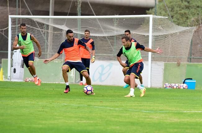 .Entrenamiento de la UD Las Palmas en Barranco ...