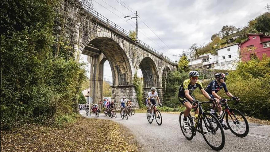 El ciclismo, una vía más para conocer lo más bello de Lena